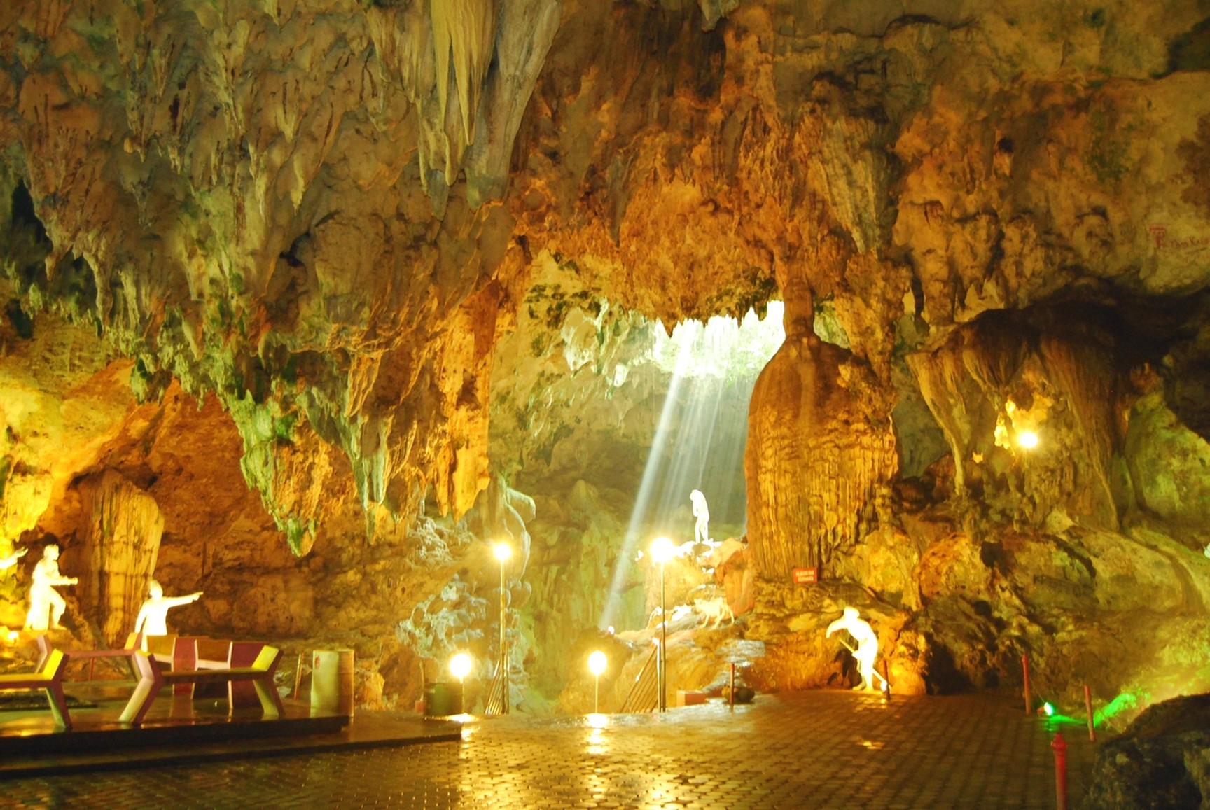 Пещеры летучих мышей Гоа Лава